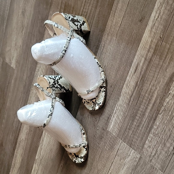 Heels 👠 - Picture 3 of 4